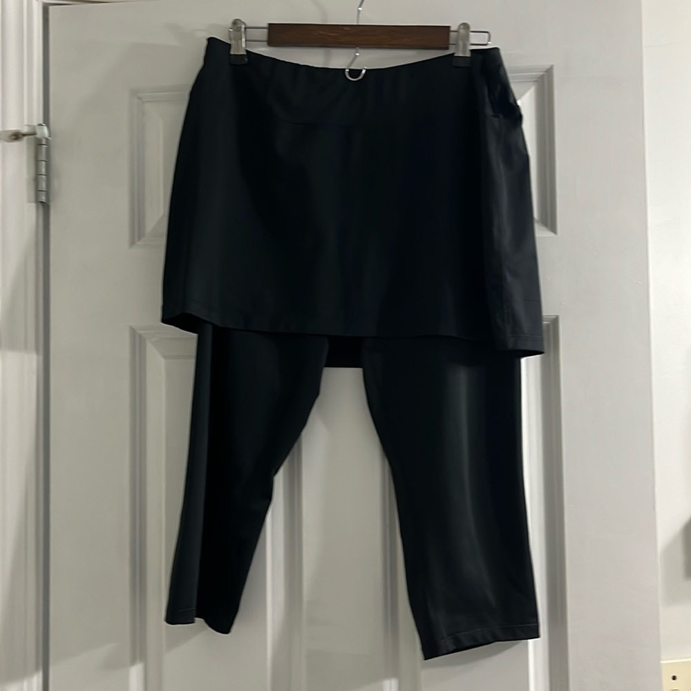 Skirtsports XL black capri leggings. Love this brand so much!!